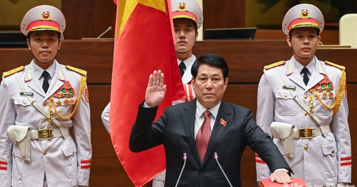 Long Cuong Takes Oath in the Vietnamese National Assembly in Hanoi