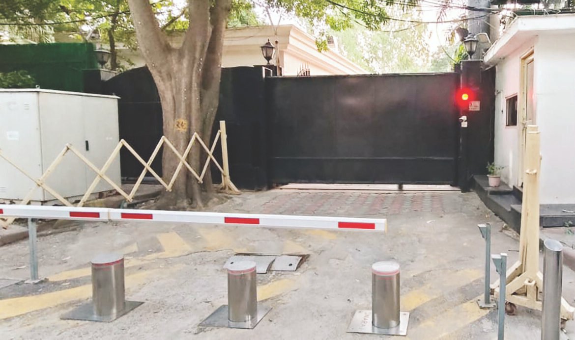 AAP Creates Yet Another Issue At CM's Residence Being Sealed By PWD